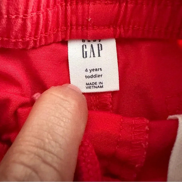 Gap boys size 4 red shorts - Picture 3 of 3